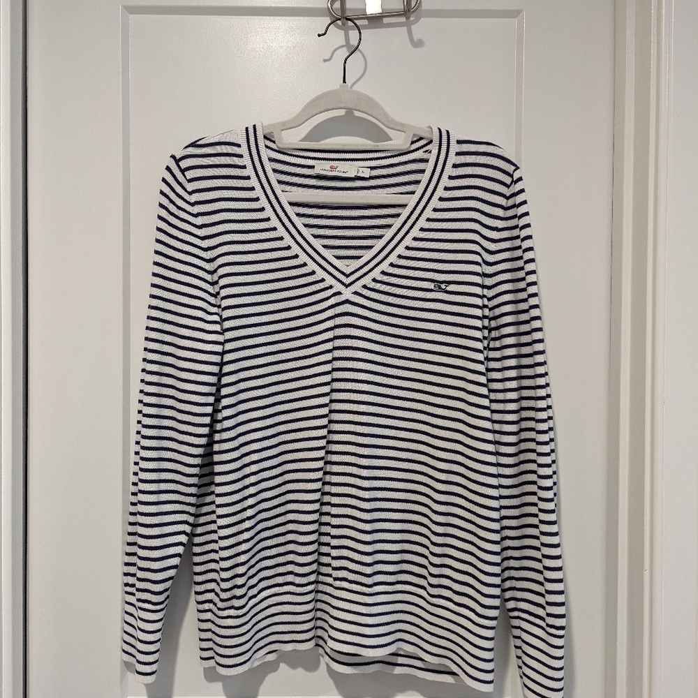 Vineyard vines vneck sweater